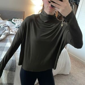 Aritzia Babaton Boxy Turtleneck. Small, Olive Green. Incredibly soft